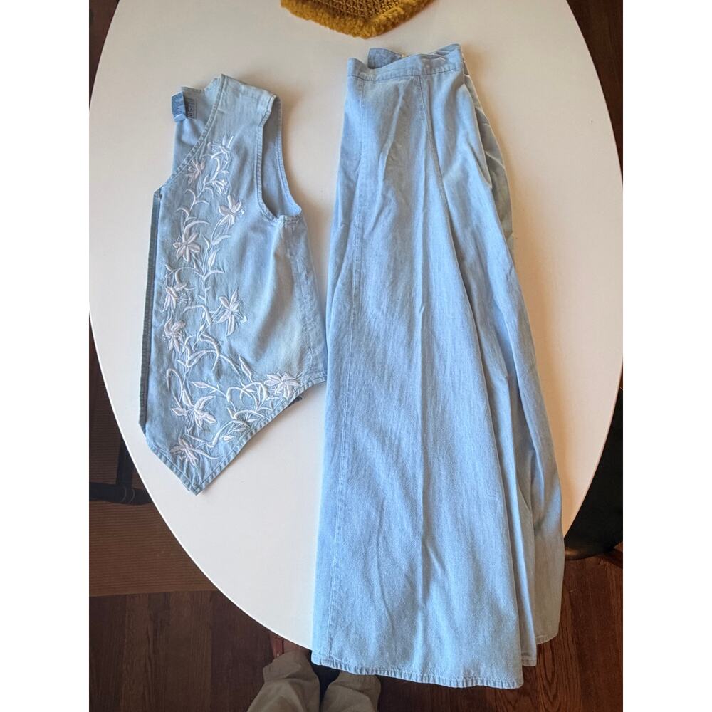 Gorgeous vintage two piece denim set skirt and vest - size M